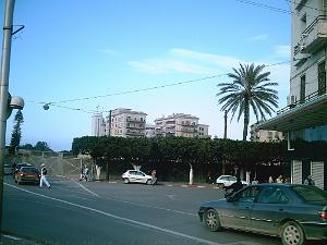 ORAN 04 2007 28 LE DEFUNT HOTEL MARTINEZ VU DE LA PLACE D ARMES